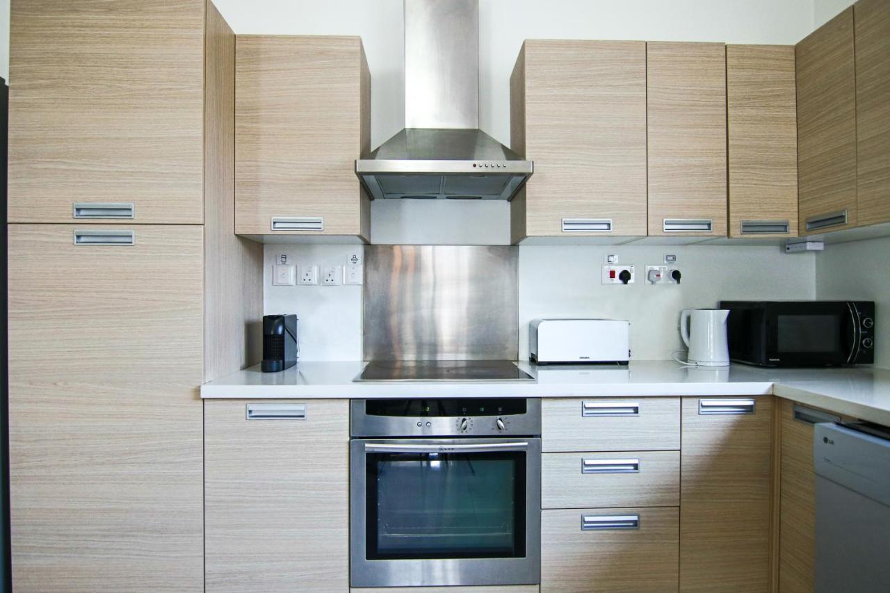 Phaedrus Living - City View Luxury Flat Harbour 03 라르나카 외부 사진